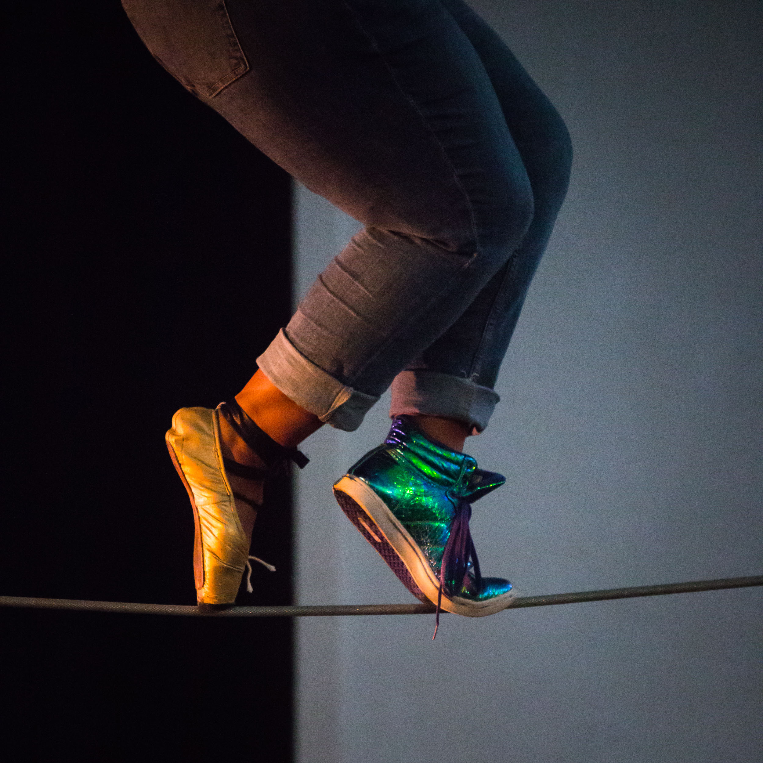 Gnoko Bok_@Céline Ribordy-2020 Gros plan sur les chaussures de la fildefériste Estelle Borel