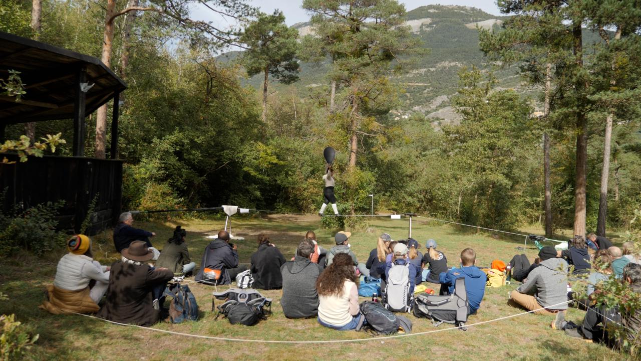 Nez NoirPHOTO-2024-10-07-17-21-51 2Michael Hartwell Scène du spectacle "Nez Noir"